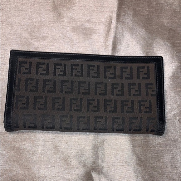 Kate Spade White and Black Kids Beanie and Gloves Set - Picture 10 of 16